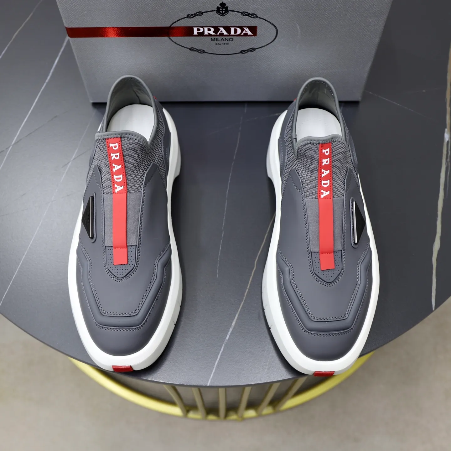 Men's shoes: 620💰🙅‍♂️🙅‍♂️🙅‍♂️ Brand: PRADA Standard code: 38–44 (45 can be customized) Level: Same as the official website Material: Original cowhide fabric Comfortable sheepskin lining Lightweight wear-resistant outsole Style category: Men's fashionable casual shoes and boots Running sneakers Distinguished luxury brand elements Top luxury Color: actual picture color